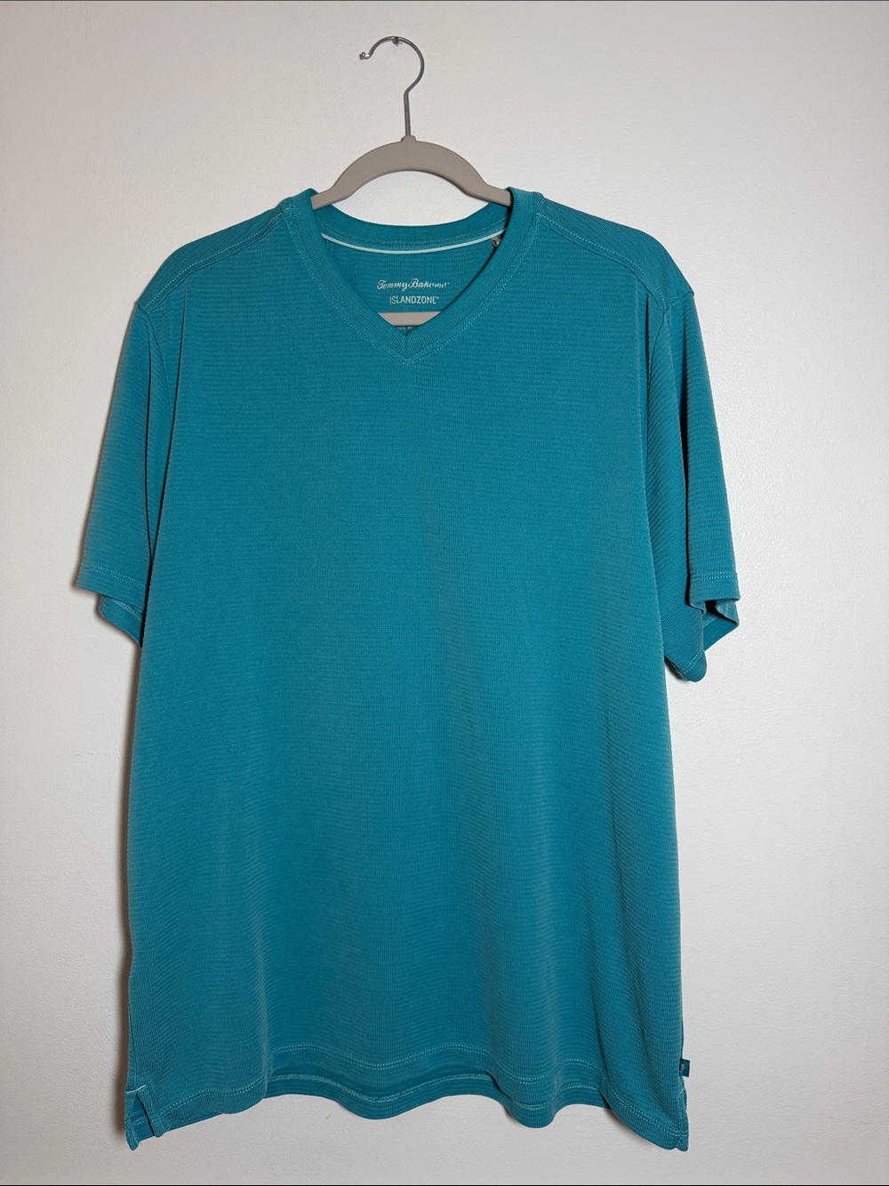 Tommy Bahama Island Zone Men's V-Neck Short Sleeve Shirt, Coastal Miami Sz L - Picture 2 of 7